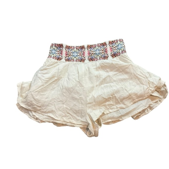 Aqua Embroidered Smocked Cream Boho-style Shorts Size Large - Picture 1 of 4